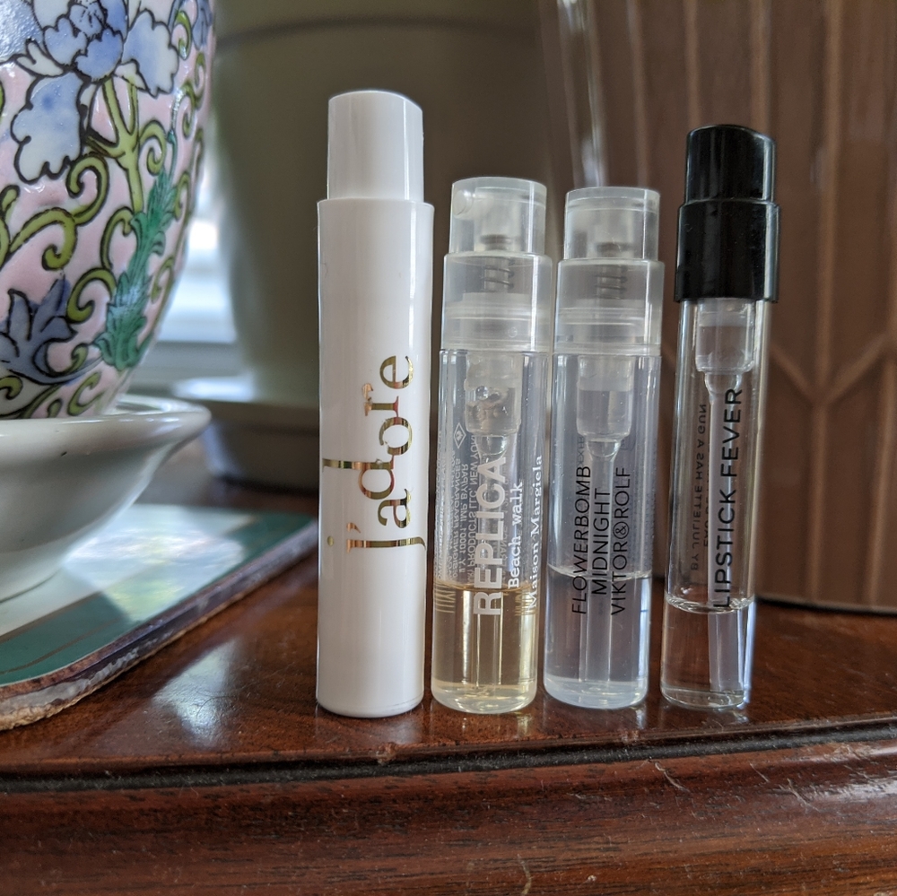Beach walk, lipstick fever, j'adore, midnight - Picture 5 of 5